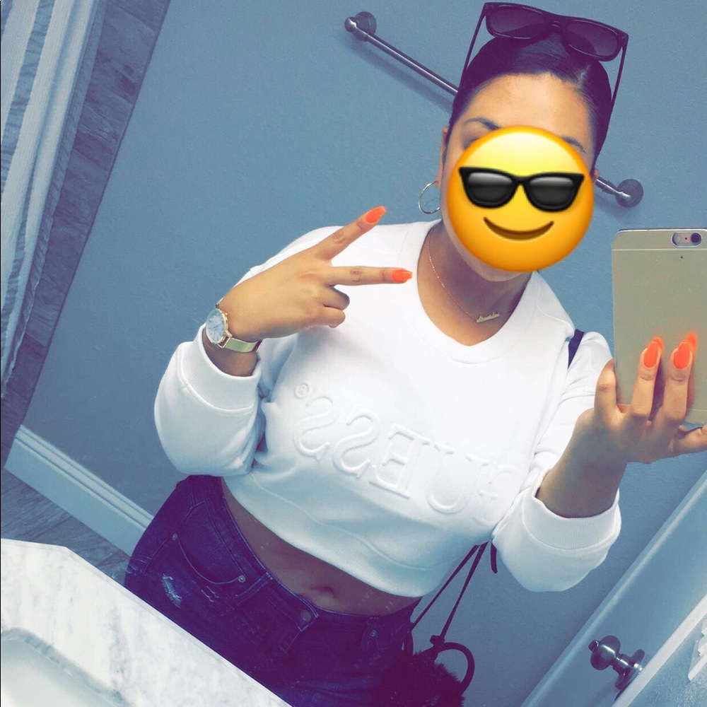 GUESS CROPPED WHITE CREWNECK